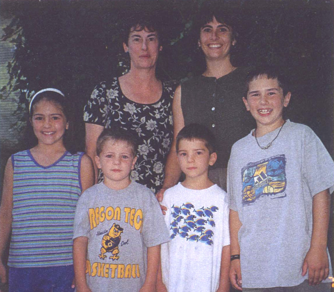Joan,Lisa,Grandkids